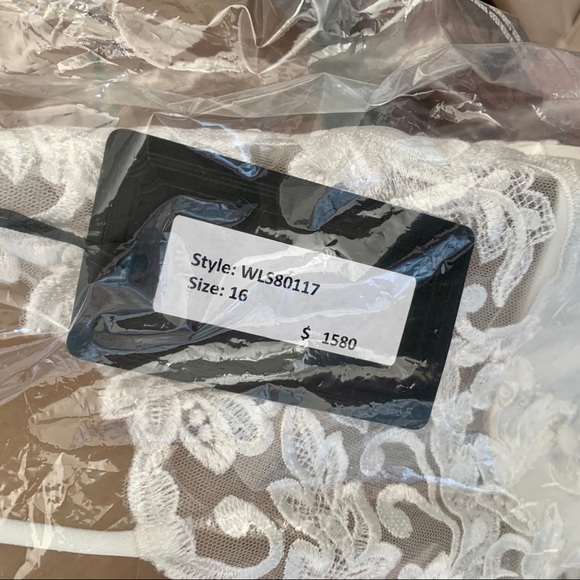 NWT Gorgeous Las Vegas Custom Wedding Dress & Veil. Never Worn. - Picture 8 of 8